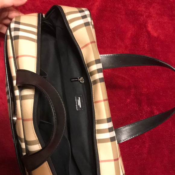 Burberry bag 100% Authentic - Picture 5 of 8